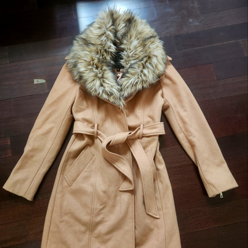 Guess coat with detachable fur collar